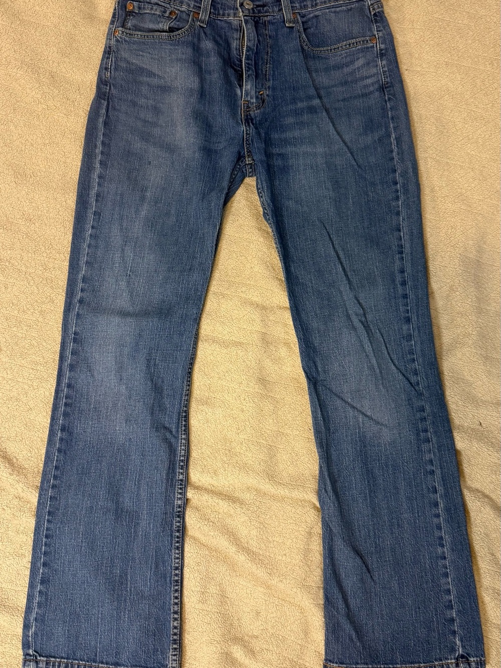 Levi's Straight Jeans in Medium Wash Blue